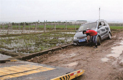 万山特区抚顺道路救援